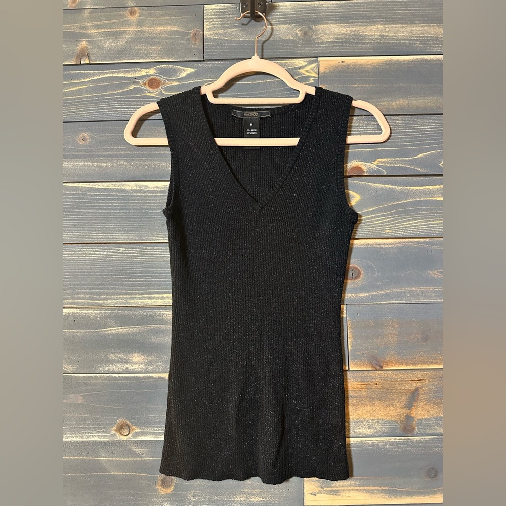 Chic Black Sleeveless V-Neck Top *